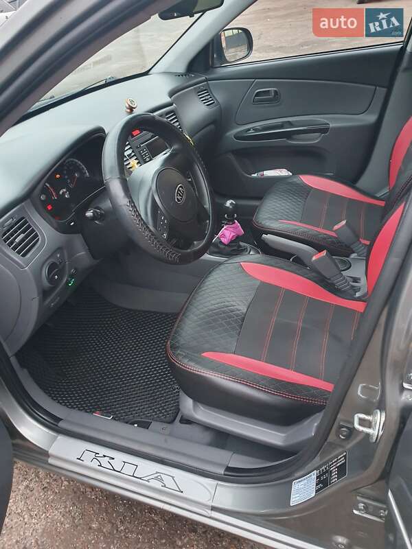 Седан Kia Rio 2011 в Чернигове