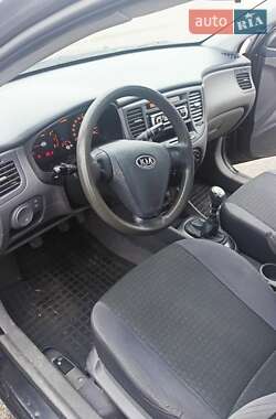 Седан Kia Rio 2008 в Обухове