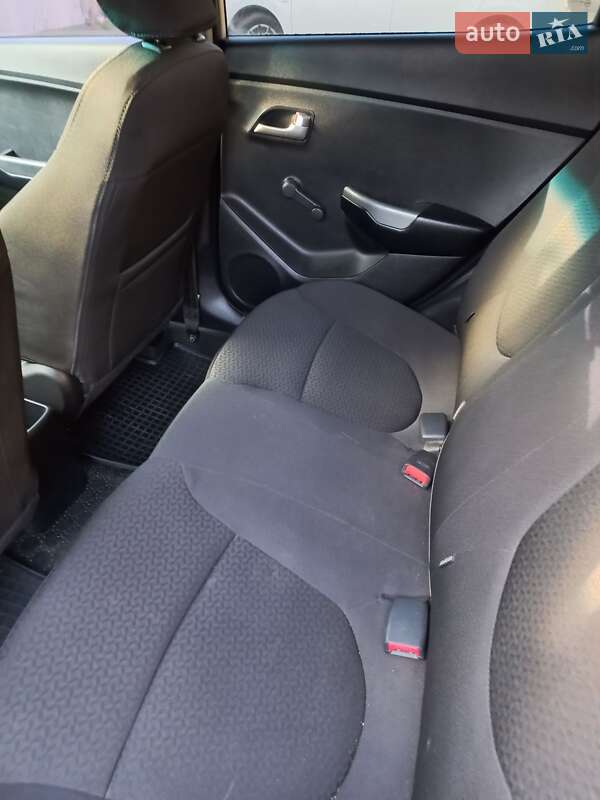 Седан Kia Rio 2013 в Гайвороне
