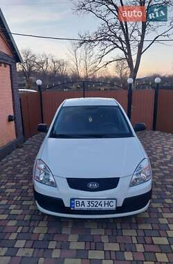 Седан Kia Rio 2009 в Новомиргороді