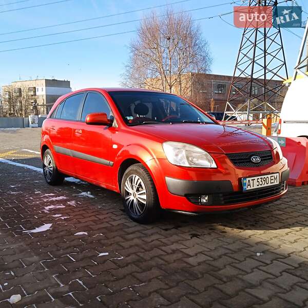 Хэтчбек Kia Rio 2005 в Черновцах