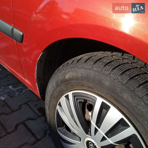 Хэтчбек Kia Rio 2005 в Черновцах