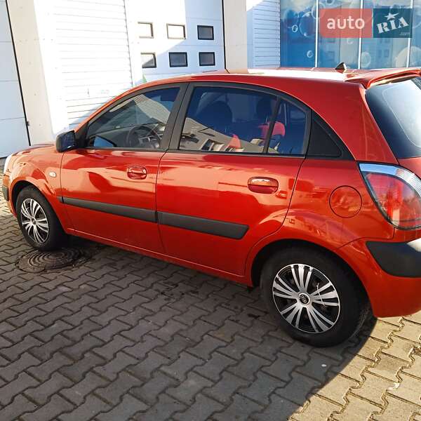 Хэтчбек Kia Rio 2005 в Черновцах