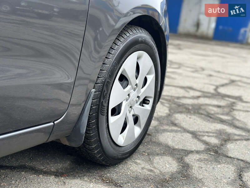 Седан Kia Rio 2013 в Сумах