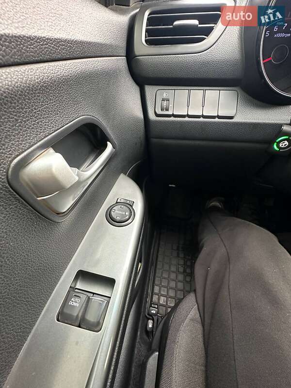 Седан Kia Rio 2013 в Полтаві