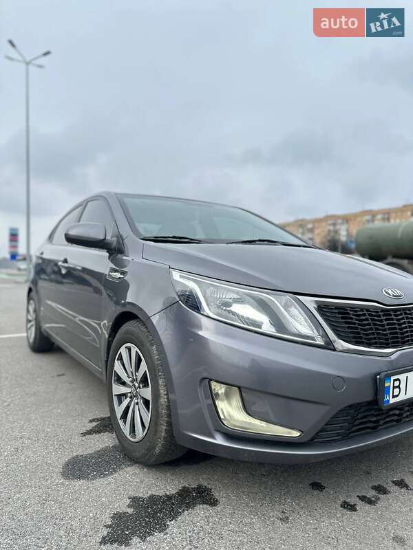 Седан Kia Rio 2013 в Полтаві