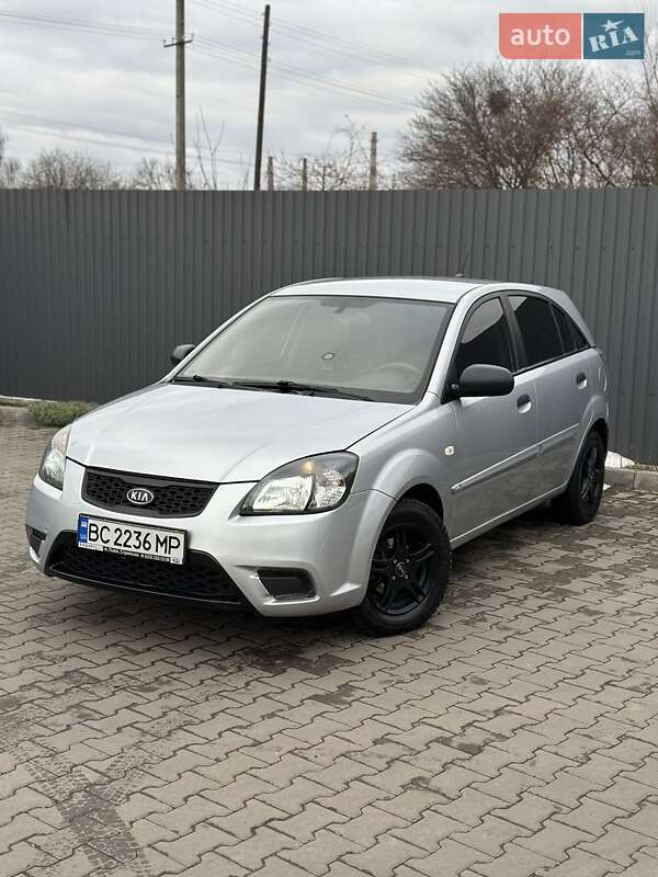 Хэтчбек Kia Rio 2010 в Львове