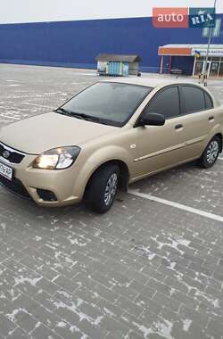 Седан Kia Rio 2011 в Сумах