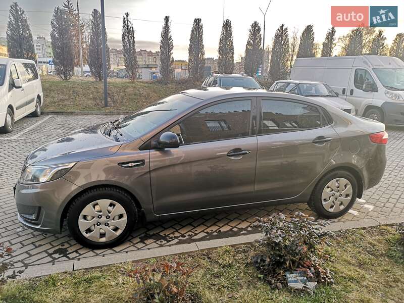 Седан Kia Rio 2012 в Львові