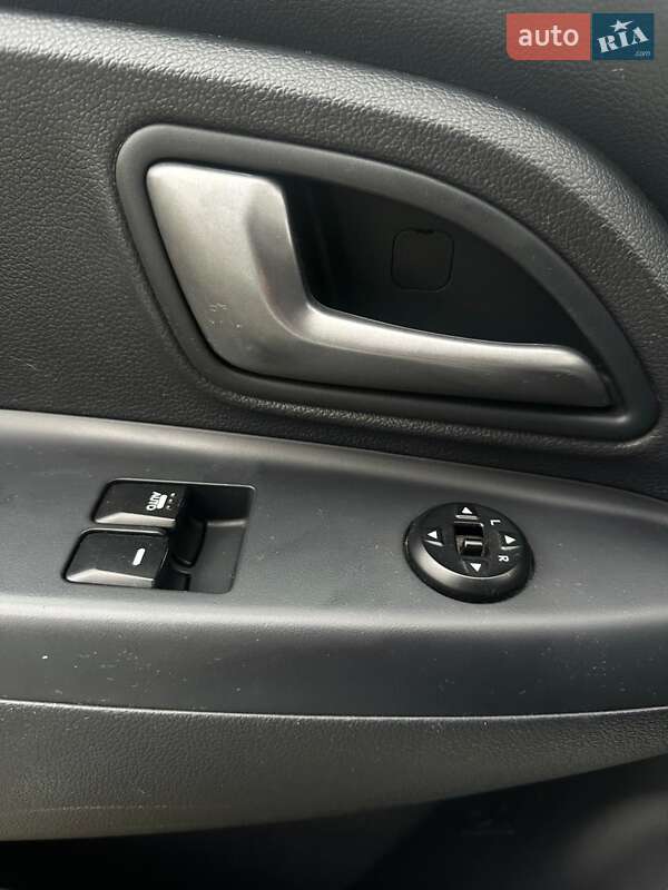 Хэтчбек Kia Rio 2013 в Львове