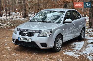 Седан Kia Rio 2010 в Черкасах