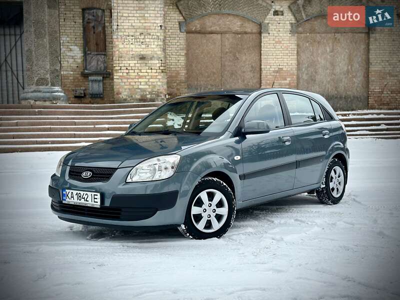 Хэтчбек Kia Rio 2008 в Киеве