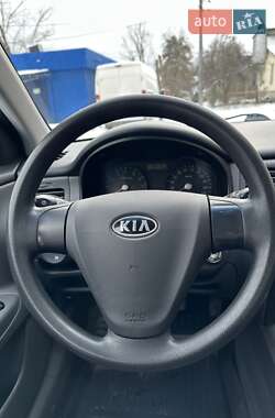 Хэтчбек Kia Rio 2008 в Киеве