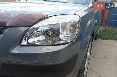 Хэтчбек Kia Rio 2006 в 