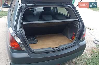 Хэтчбек Kia Rio 2006 в 