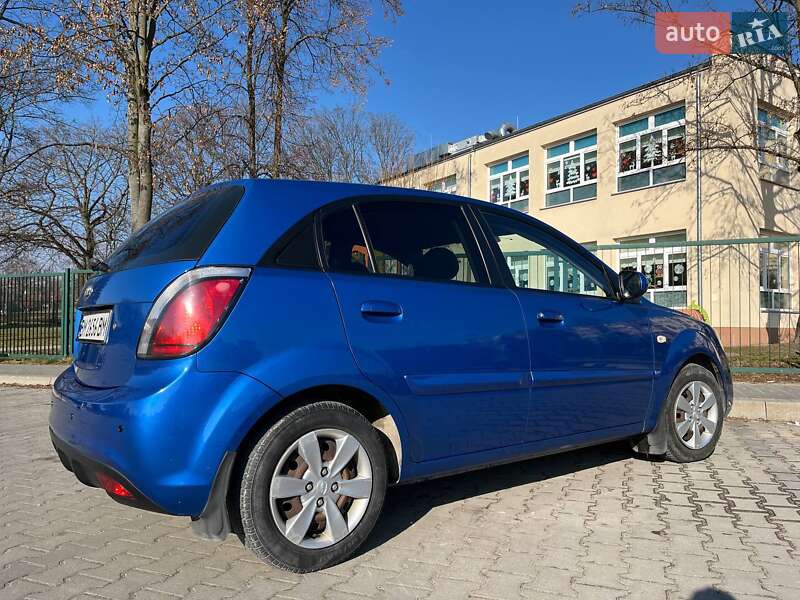 Хэтчбек Kia Rio 2011 в Львове