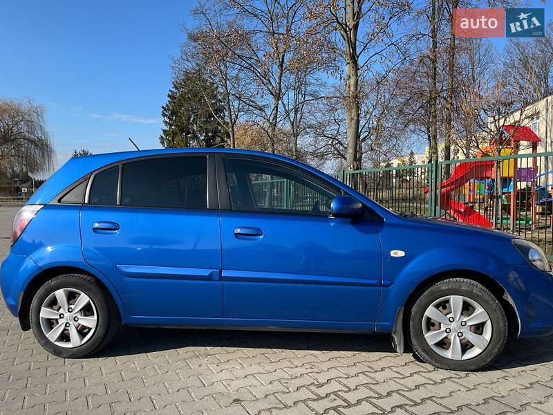 Хэтчбек Kia Rio 2011 в Львове