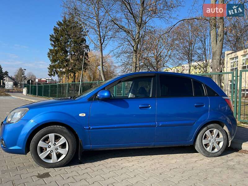 Хэтчбек Kia Rio 2011 в Львове