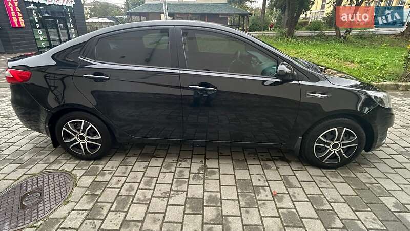 Седан Kia Rio 2013 в Львові