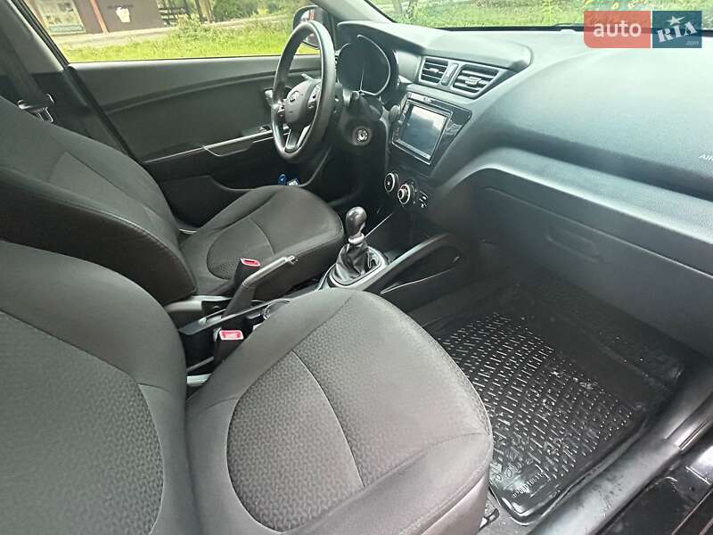 Седан Kia Rio 2013 в Львові