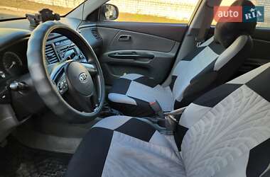 Седан Kia Rio 2010 в Черкасах