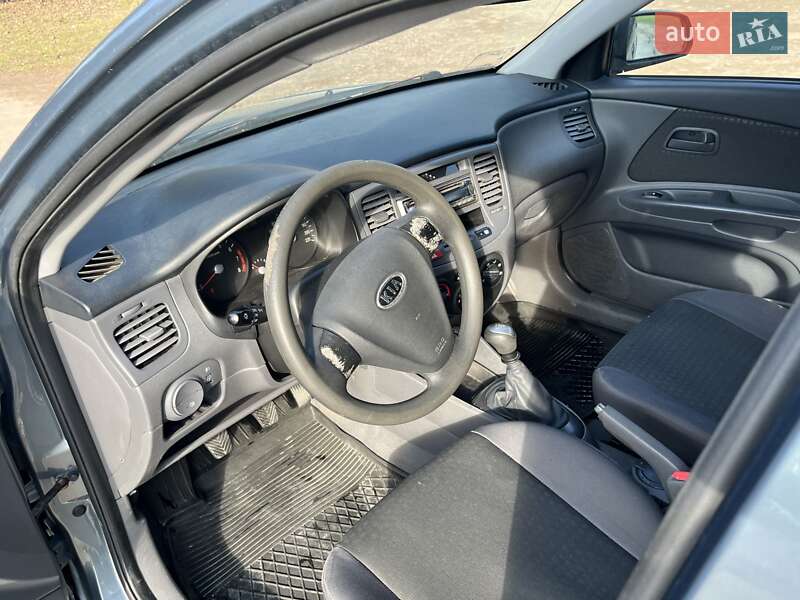 Седан Kia Rio 2008 в Львові