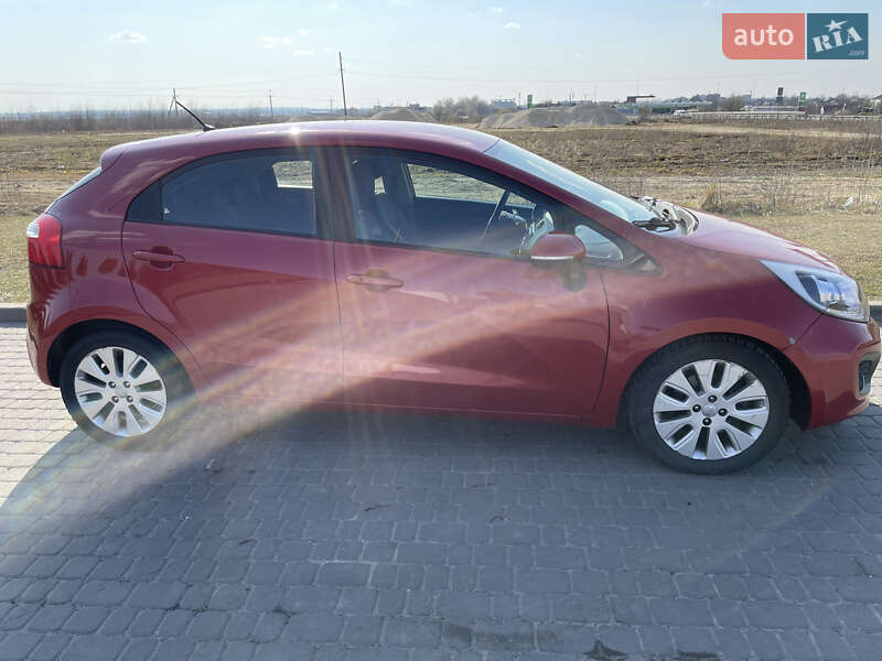 Хетчбек Kia Rio 2011 в Городку