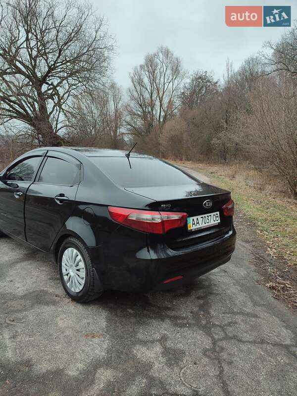 Седан Kia Rio 2013 в Киеве