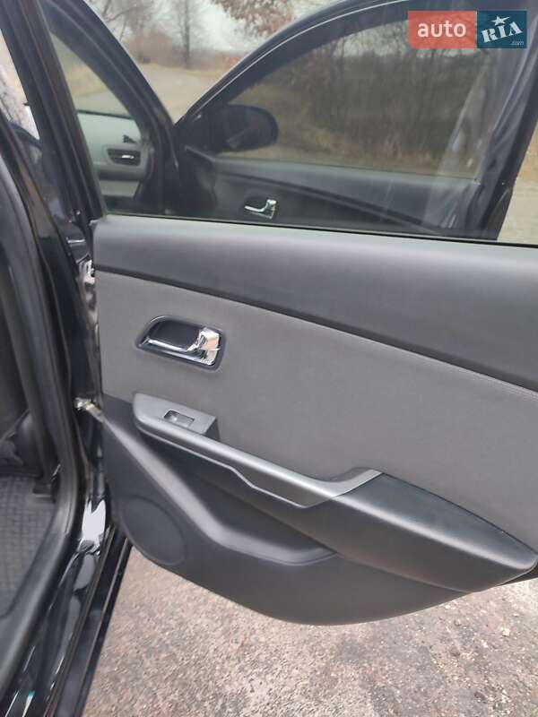 Седан Kia Rio 2013 в Киеве