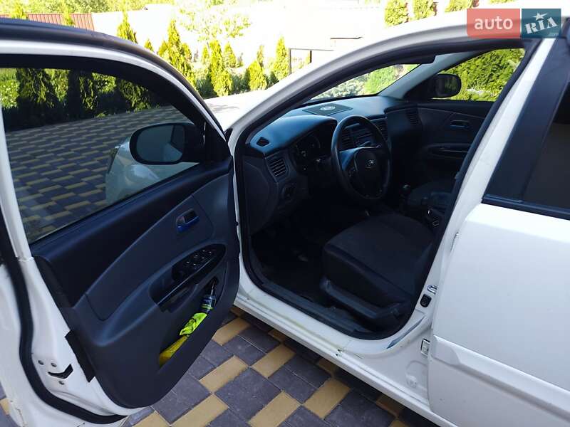 Хэтчбек Kia Rio 2010 в Кропивницком