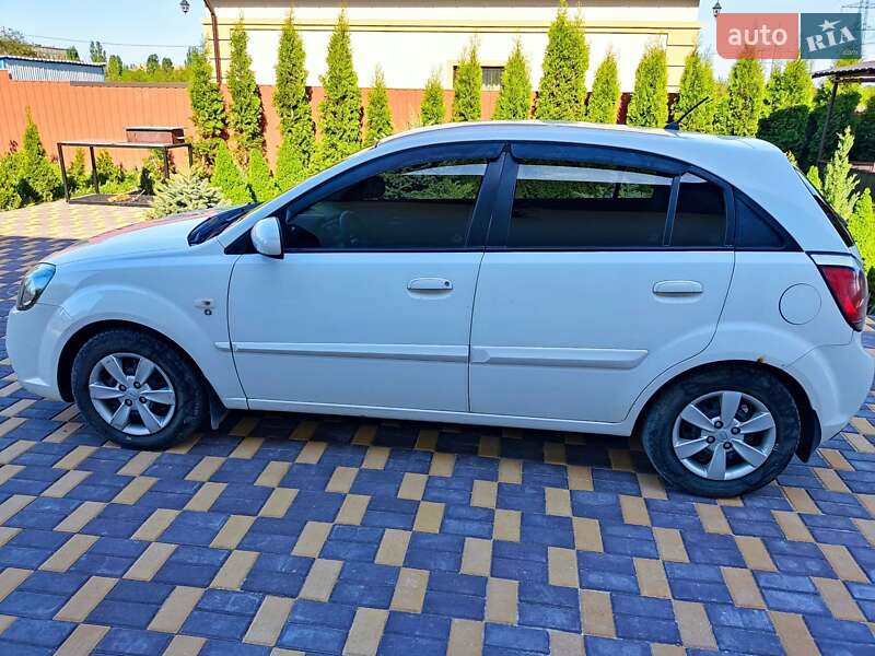 Хэтчбек Kia Rio 2010 в Кропивницком