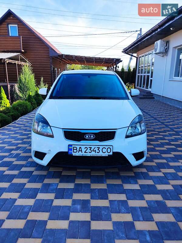 Хэтчбек Kia Rio 2010 в Кропивницком