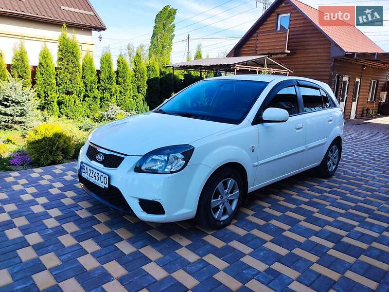Хэтчбек Kia Rio 2010 в Кропивницком