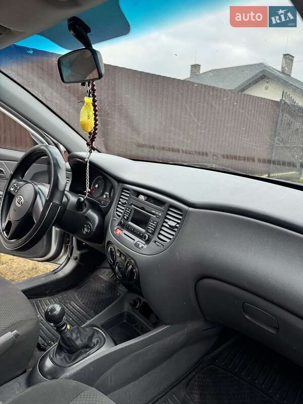 Седан Kia Rio 2011 в Нововолынске