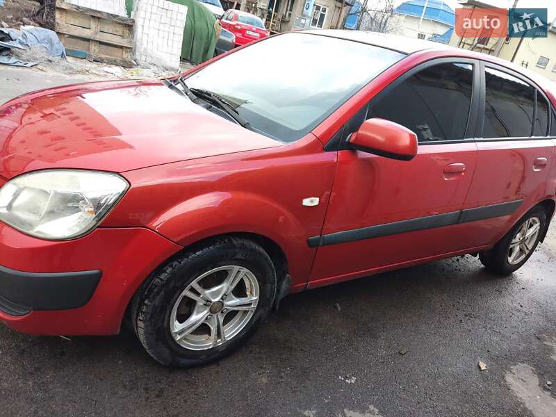 Хэтчбек Kia Rio 2006 в 