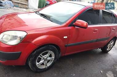 Хэтчбек Kia Rio 2006 в 