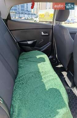Седан Kia Rio 2012 в 