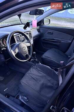 Хэтчбек Kia Rio 2010 в 