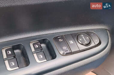 Хэтчбек Kia Rio 2018 в 