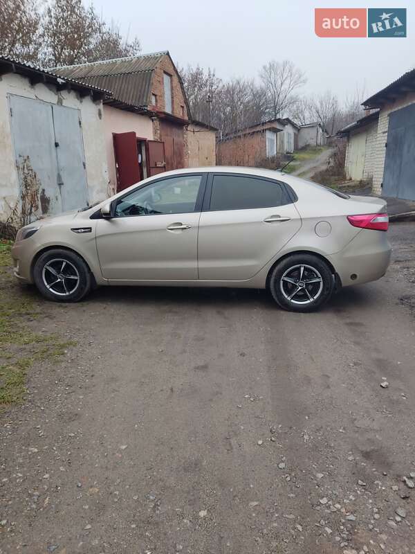 Седан Kia Rio 2014 в Жмеринке