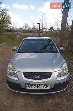 Хэтчбек Kia Rio 2006 в 