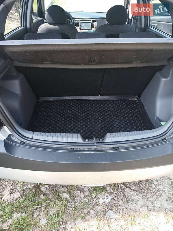 Хетчбек Kia Rio 2006 в Тлумачі