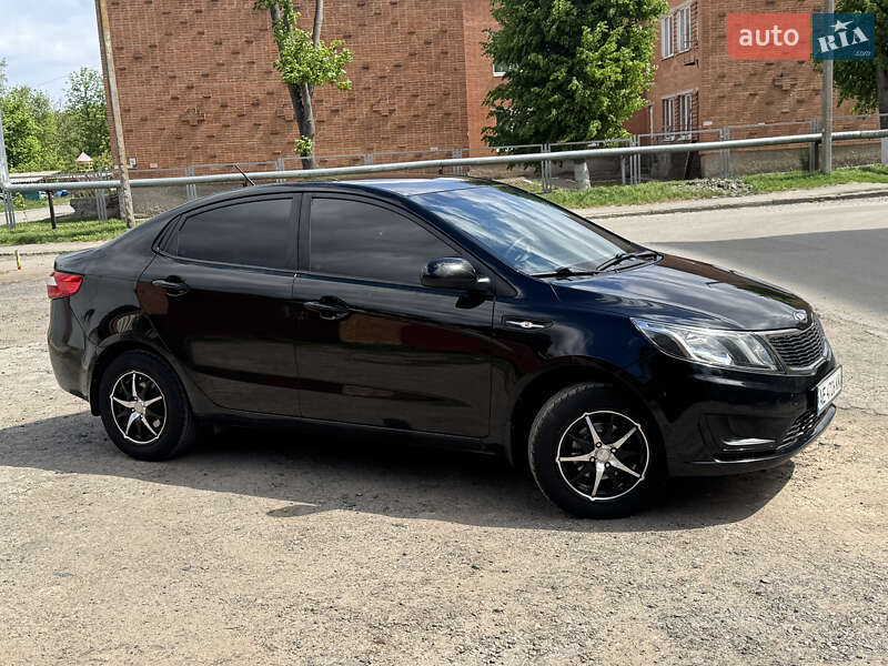 Седан Kia Rio 2013 в Полтаві