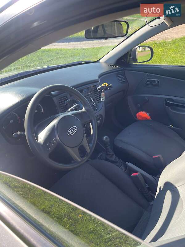 Седан Kia Rio 2011 в Рівному