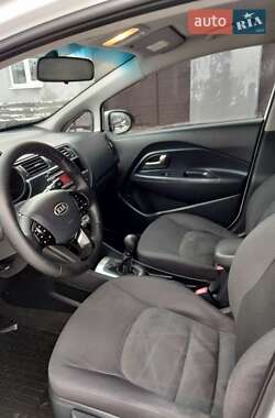 Хетчбек Kia Rio 2011 в 