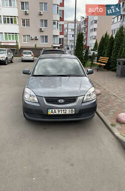 Хэтчбек Kia Rio 2008 в Киеве