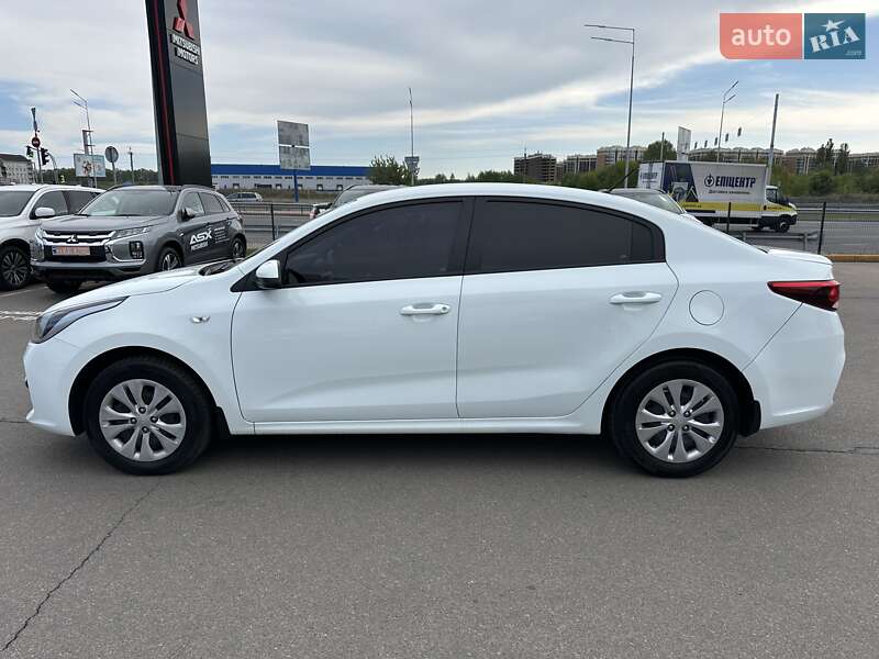 Седан Kia Rio 2018 в Киеве