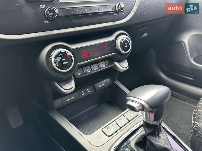Седан Kia Rio 2018 в Киеве