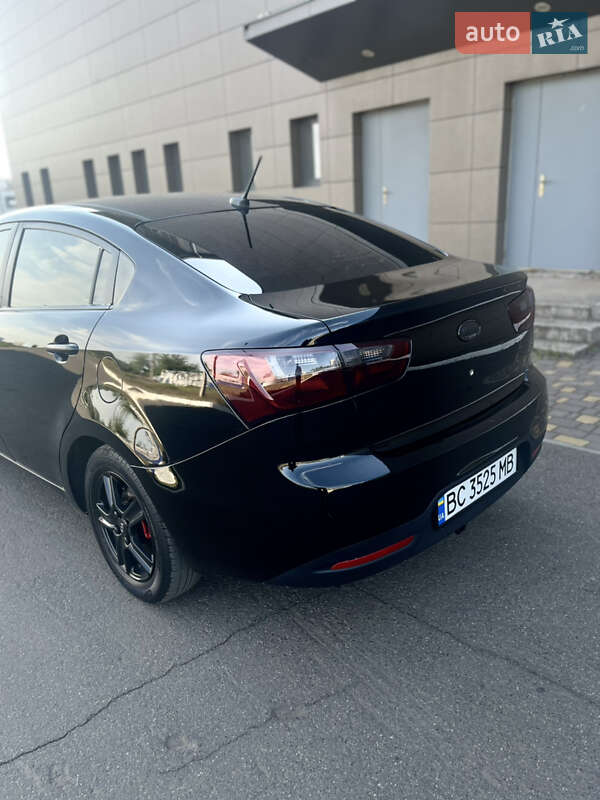 Седан Kia Rio 2011 в Кривому Розі