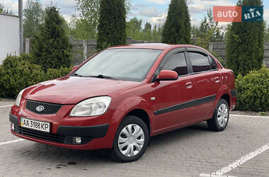 Седан Kia Rio 2006 в Олевске